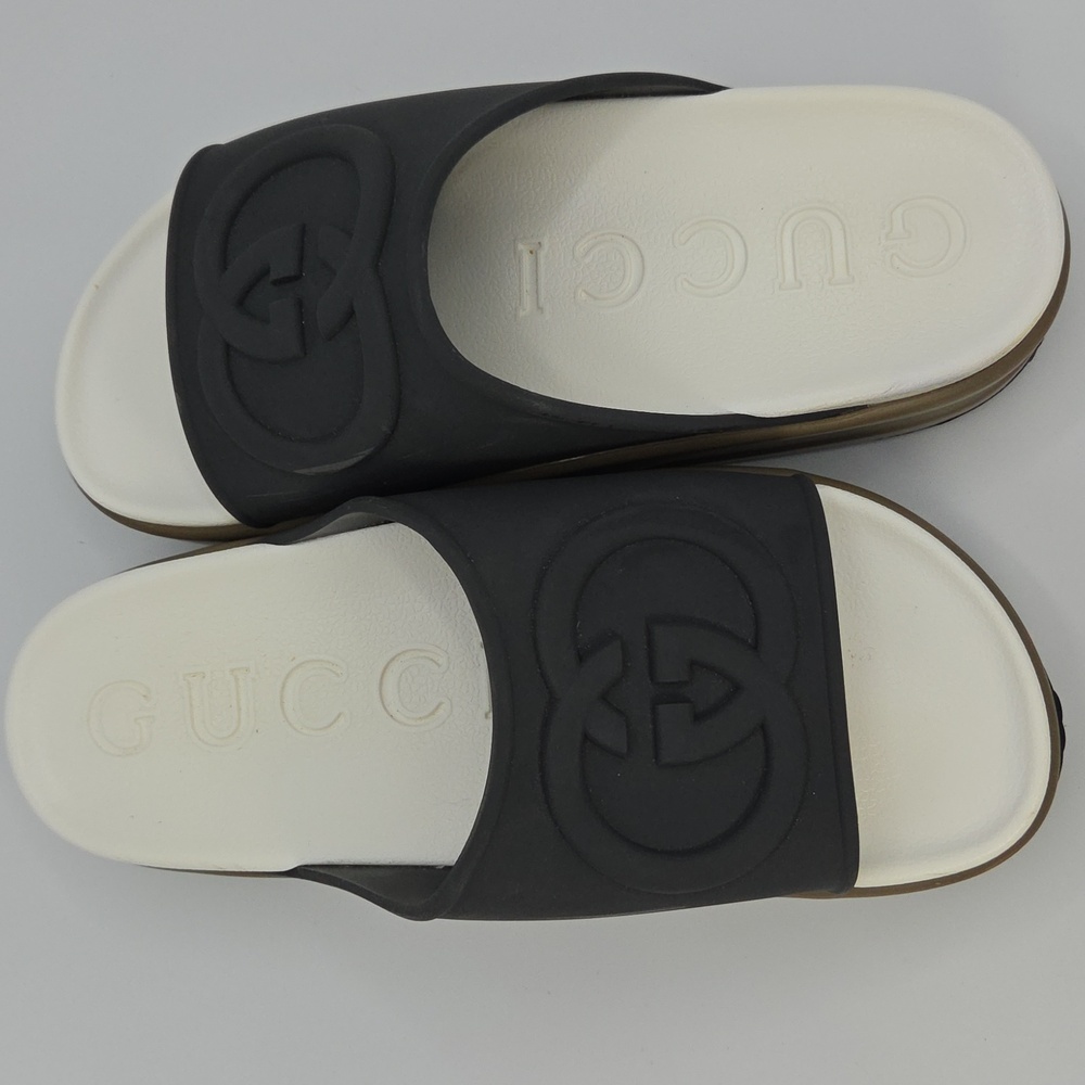 Gucci Monochrome Logo Slides - Picture 8 of 8